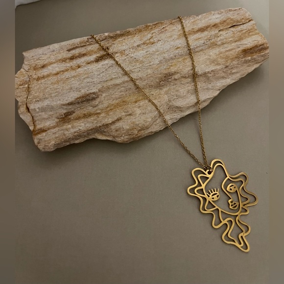 Gold Minimalist Woman’s Face Outline Necklace - Artsy Trendy Necklace - Picture 14 of 16